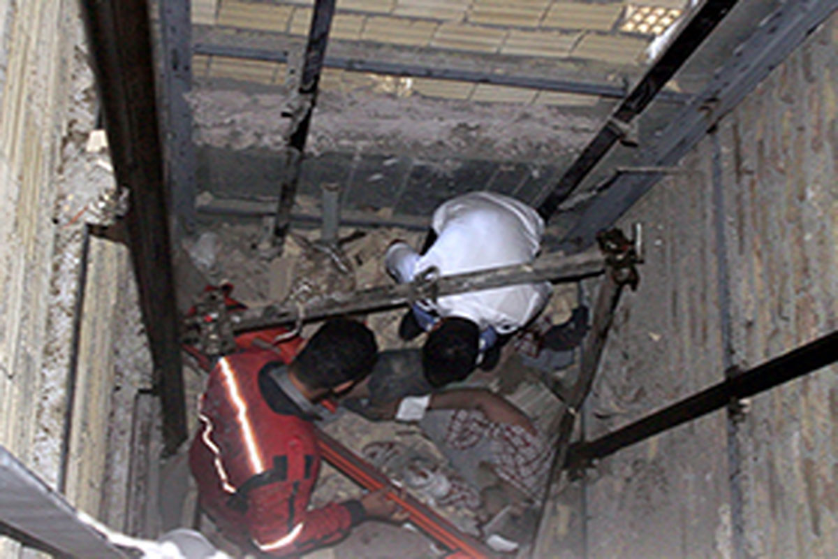 سقوط مرد قزوینی در چاله آسانسور در ساختمان نیمه کاره