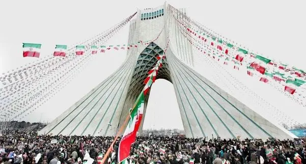 حاشیه‌ها و چهره‌ها در راهپیمایی ۲۲ بهمن؛ از سیاستمداران تا سلبریتی‌ها در قاب انقلاب