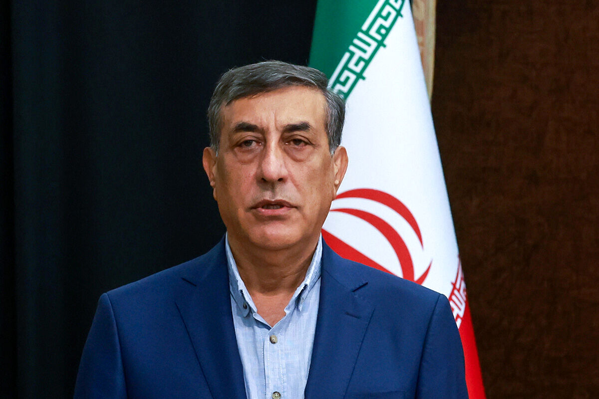 هیچ یک از اعضای کابینه فرزندانشان دوتابعیتی نیستند و شرایط ظریف را ندارند/ قانون مشاغل حساس جای سوال دارد/ چرا نباید از افراد توانمندی که فرزندشان تابعیت دیگری دارد، استفاده کنیم؟/ ویدئو