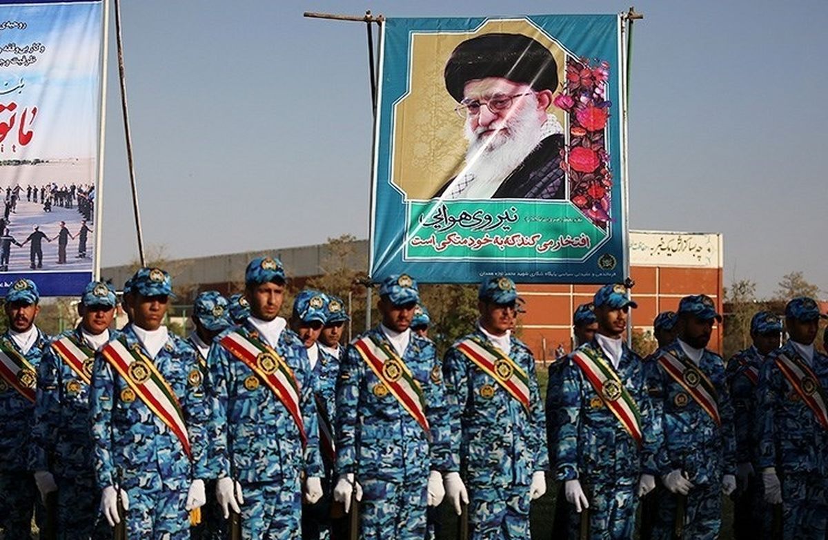 موافقت رهبر انقلاب با بخشش اضافه خدمت سربازان

