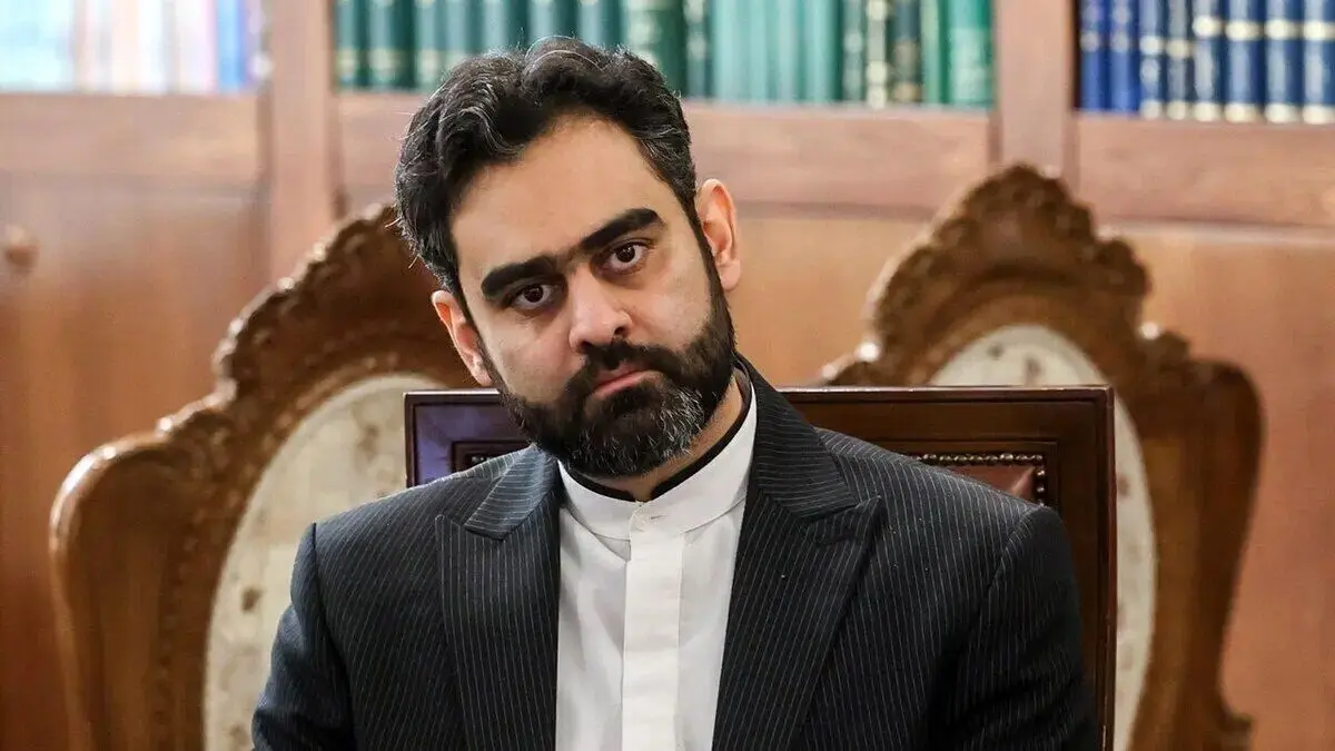 امیرحسین ثابتی: یکی از علت های اینکه تا الان بمب هسته‌ای نزدند، سیاست ابهام هسته‌ای ما بود/ اگر اورانیوم را بدهیم برود و یا رقیق سازیش کنیم، احتمال اینکه دشمن دفعه بعدی بمب هسته‌ای بزند بیشتر خواهد شد/ ویدئو
