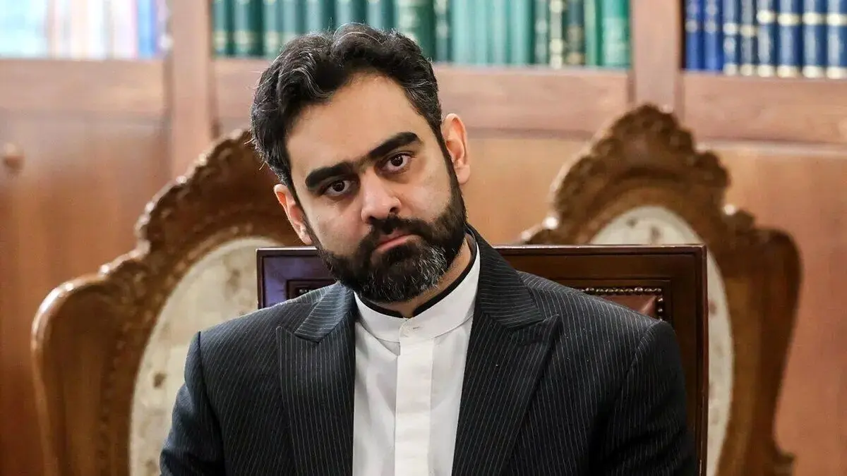 امیرحسین ثابتی: یکی از علت های اینکه تا الان بمب هسته‌ای نزدند، سیاست ابهام هسته‌ای ما بود/ اگر اورانیوم را بدهیم برود و یا رقیق سازیش کنیم، احتمال اینکه دشمن دفعه بعدی بمب هسته‌ای بزند بیشتر خواهد شد/ ویدئو