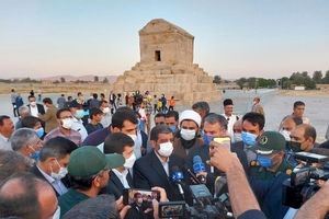 ضرغامی: مقبره کورش مردم شهر پاسارگاد را گرفتار کرده است