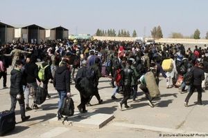 تصویری از هجوم هزاران مهاجر افغانی به ایران!/ ویدئو