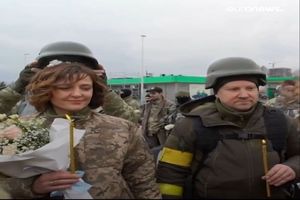 ازدواج زوج اوکراینی در خط مقدم دفاع از کیف/ ویدئو