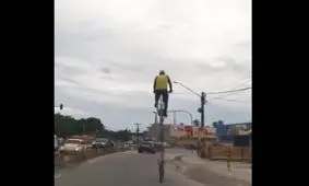 عجیب‌ترین و بلندترین دوچرخه جهان را ببینید/ ویدئو
