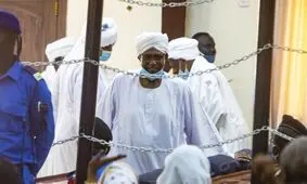 سودان: فرار عمر البشیر از زندان صحت ندارد/ او در یک بیمارستان تحت نظر است

