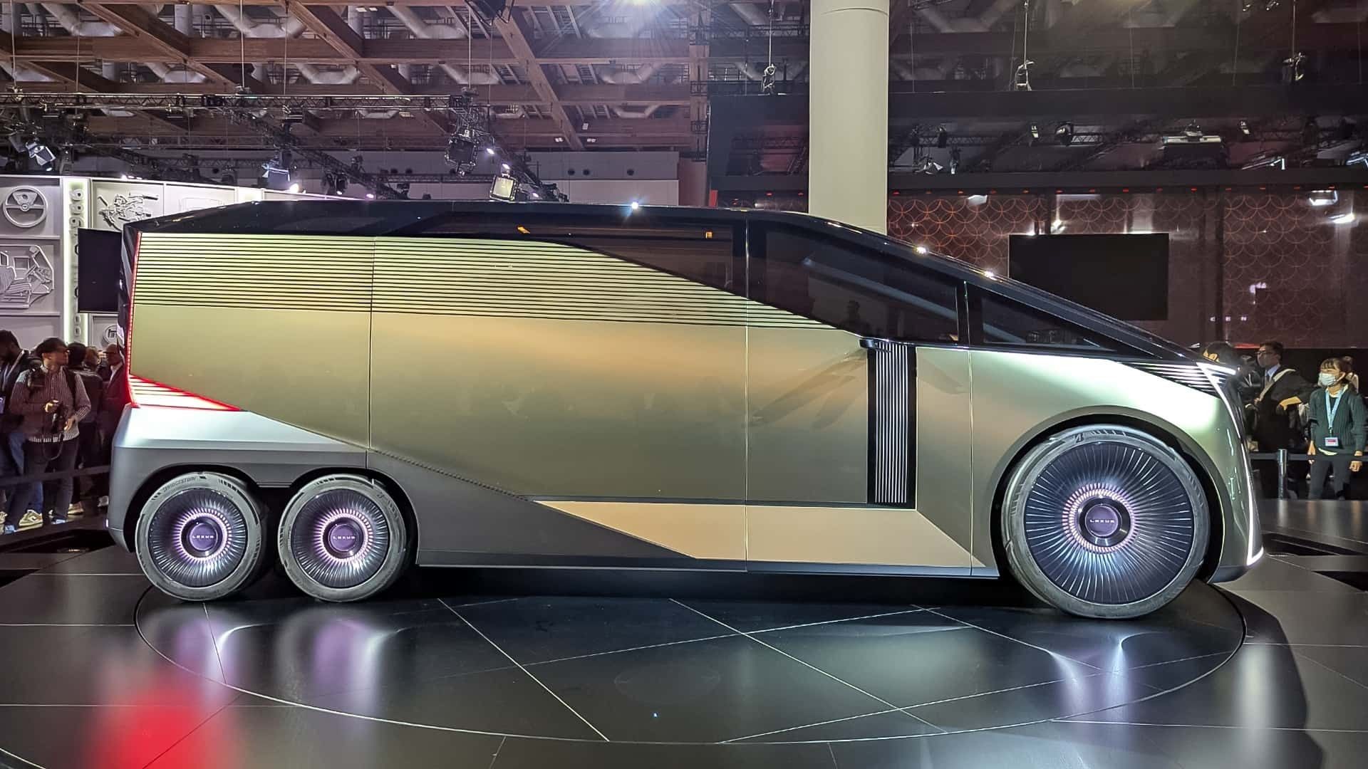 یکی از عجیب ترین خودروهایی که در نمایشگاه توکیو 2025 رونمایی شده؛ لکسوسی با 6 چرخ است. آکیو تویودا رئیس هیئتمدیره تویوتا، اطمینان دارد که تیم توسعه میتواند این مینیون LS را به واقعیت تبدیل کند. لکسوس هنوز درباره مشخصات فنی جزئیاتی منتشر نکرده است. آرا