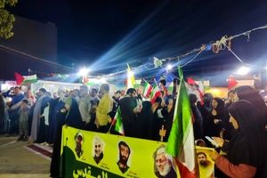 شادی زائران و مجاوران در حرم‌رضوی در پی حمله تلافی‌جویانه ایران به رژیم صهیونیستی/ ویدئو