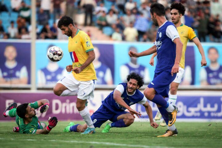 مدیرروستا: فوتبال ایران در حال نابودی است!