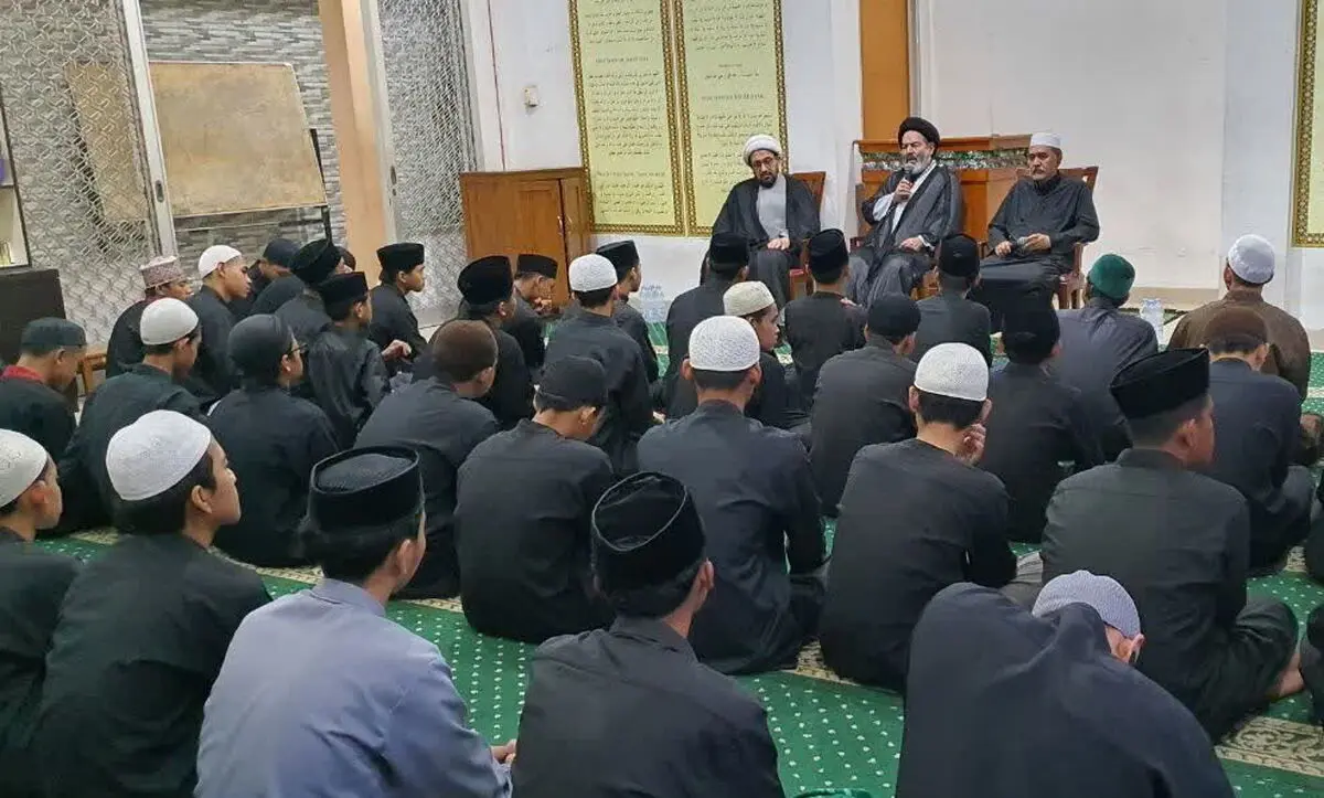 بازدید نماینده ولی فقیه در امور حج و زیارت از حوزه‌های علمیه در جاکارتا

