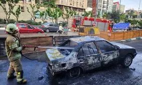 آتش‌سوزی یک خودرو در بزرگراه مدرس تهران؛ ۲ سرنشین مصدوم شدند