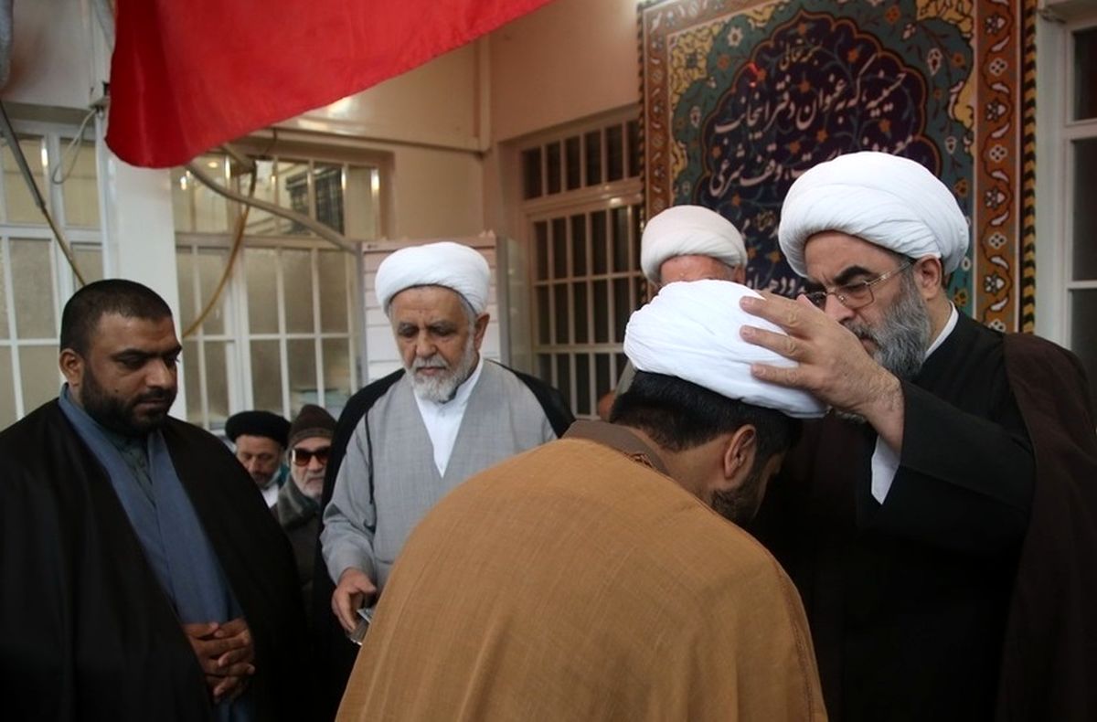 مراسم عمامه گذاری طلاب در قم/ عکس