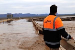 سیلاب تابستانی راه ارتباطی ۴ روستای چناران در خراسان رضوی را مسدود کرد/ ویدئو