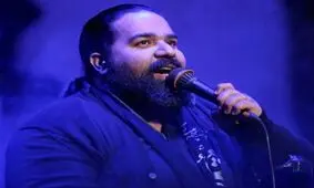 حضور دختر جوان در کنسرت رضا صادقی با سرُم!/ ویدئو