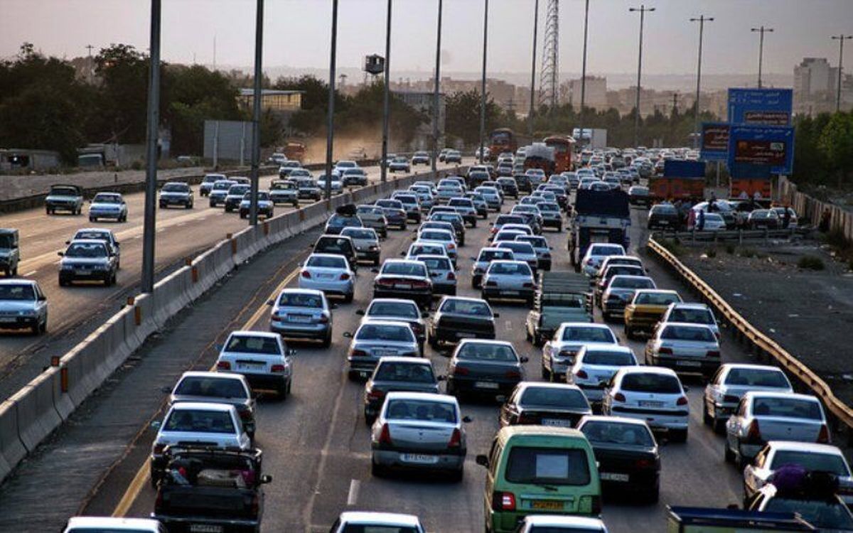 دود در آزادراه تهران-قم به دلیل انجام عملیات خنثیسازی مهمات است