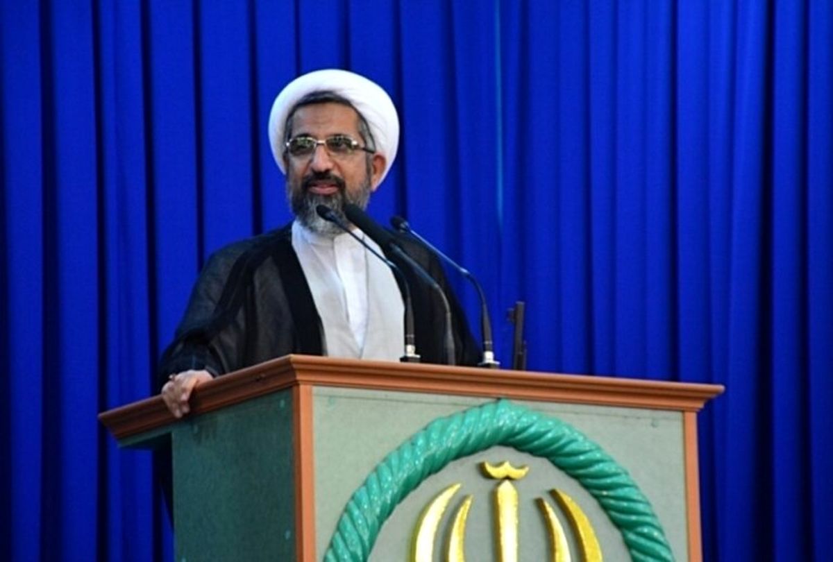 امام جمعه موقت بوشهر: باید فضا برای کسانیکه فرهنگ غربی را در جامعه ترویج میکنند، ناامن شود / نسخه درمان نظام اسلامی برای مشکلات اجتماعی، فرهنگی و اقتصادی، پناه بردن به بسیج است