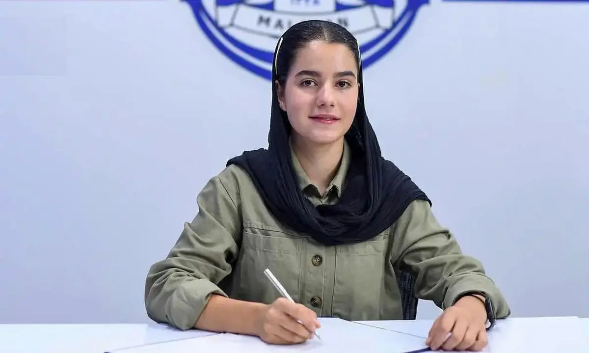 پیانونوازی تینا جهانشاهی بازیکن تیم زنان استقلال/ ویدئو