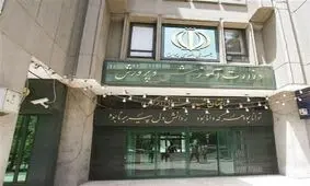 ضرب و شتم معلم مدرسه توسط یکی از کسبه محل/ ویدئو