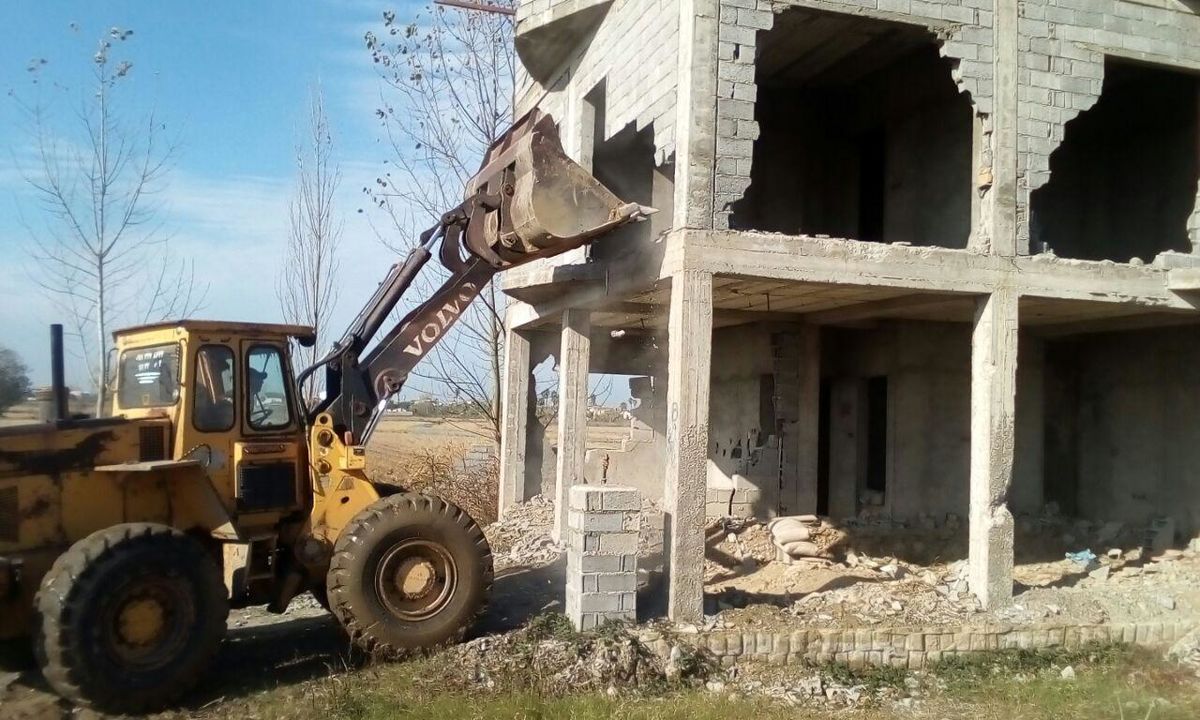 ساخت و ساز غیرمجاز در تهران با قمه و اسلحه!/ ویدئو