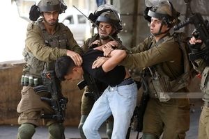 بازداشت گسترده جوانان فلسطینی در کرانه باختری/ ویدئوی ربودن یک جوان فلسطینی در ضفه غربی در کرانه باختری توسط نیروهای اسرائیلی

