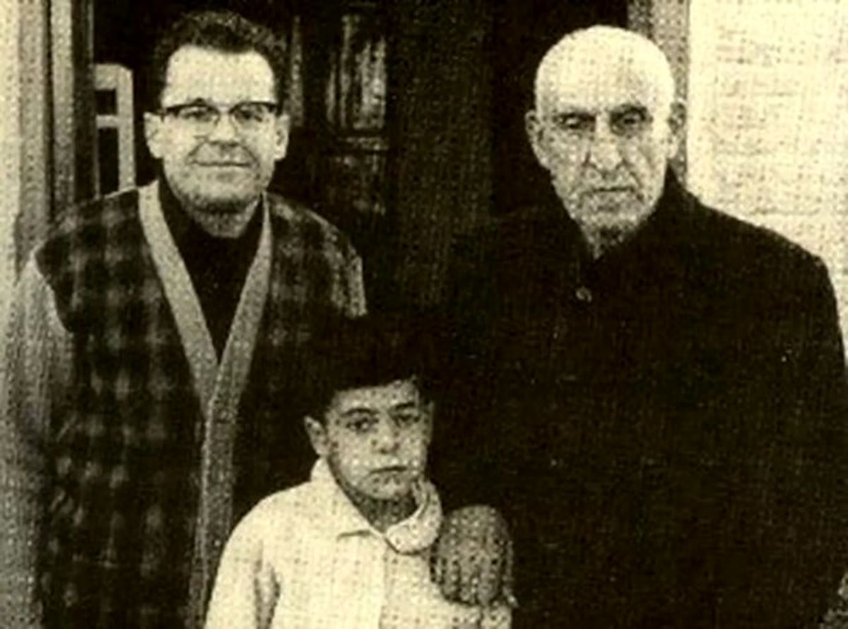 آیا بین تشکیل ساواک و دکتر مصدق ارتباطی وجود داشت؟
