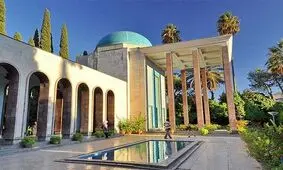حافظ و سعدی کهنه و نمور نیستند/ چرا به متون ادبی و تاریخی ما توهین می‌کنید؟