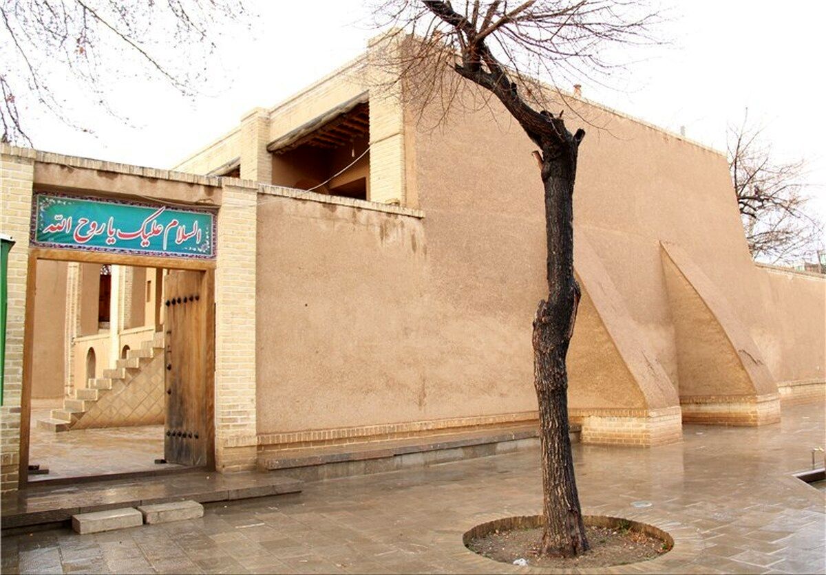آتش زدن بیت تاریخی امام (ره) در خمین صحت ندارد