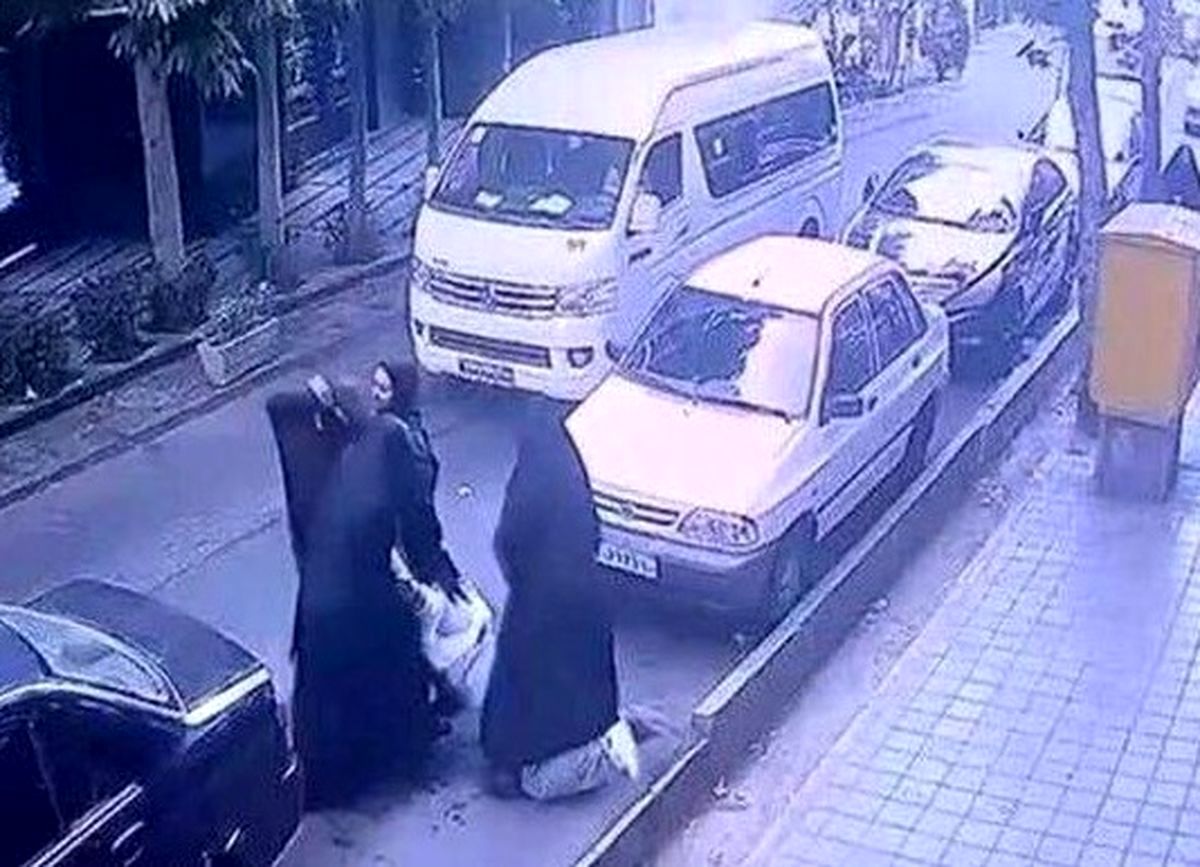 چرا پلیس در حال مواجهه با امری است که اغلب مردم به هر دلیلی آن را نمیپسندند و مقابله میکنند؟/ در ماجرای ماهواره مردم چگونه علیه اقدامات پلیس بودند؟/ قانون هم داشت، هنوز هم دارد، نتیجه چه شد؟ هیچ