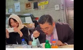 سفیر کره جنوبی بعد از خوردن کله‌پاچه خطاب به کارکنان کله‌پزی: دمت گرم!/ ویدئو

