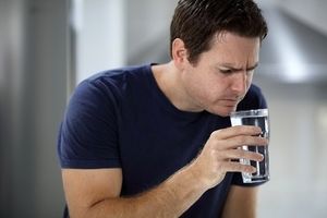 برای از بین بردن بوی بد لیوان چه باید کرد؟