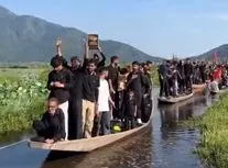عزاداری تاسوعای حسینی بر روی قایق‌ در هند