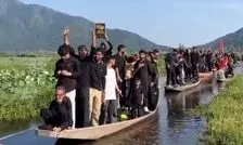 عزاداری تاسوعای حسینی بر روی قایق‌ در هند
