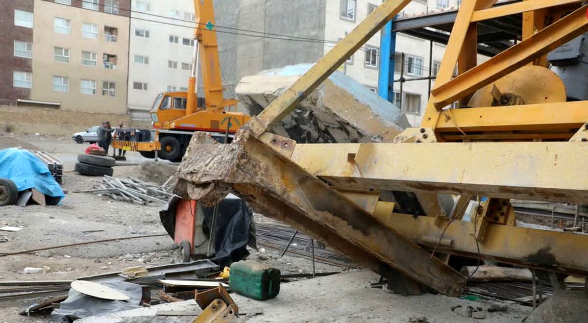 وحشت صبحگاهی با سقوط جرثقیل در مشهد