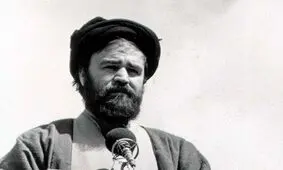 سفر به تاریخ؛ «سید احمد خمینی» در حال انجام ورزش زورخانه‌ای؛ دهۀ 1360/ عکس
