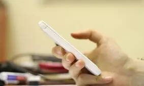 پای موبایل به آزمون های دانشگاه آزاد باز شد