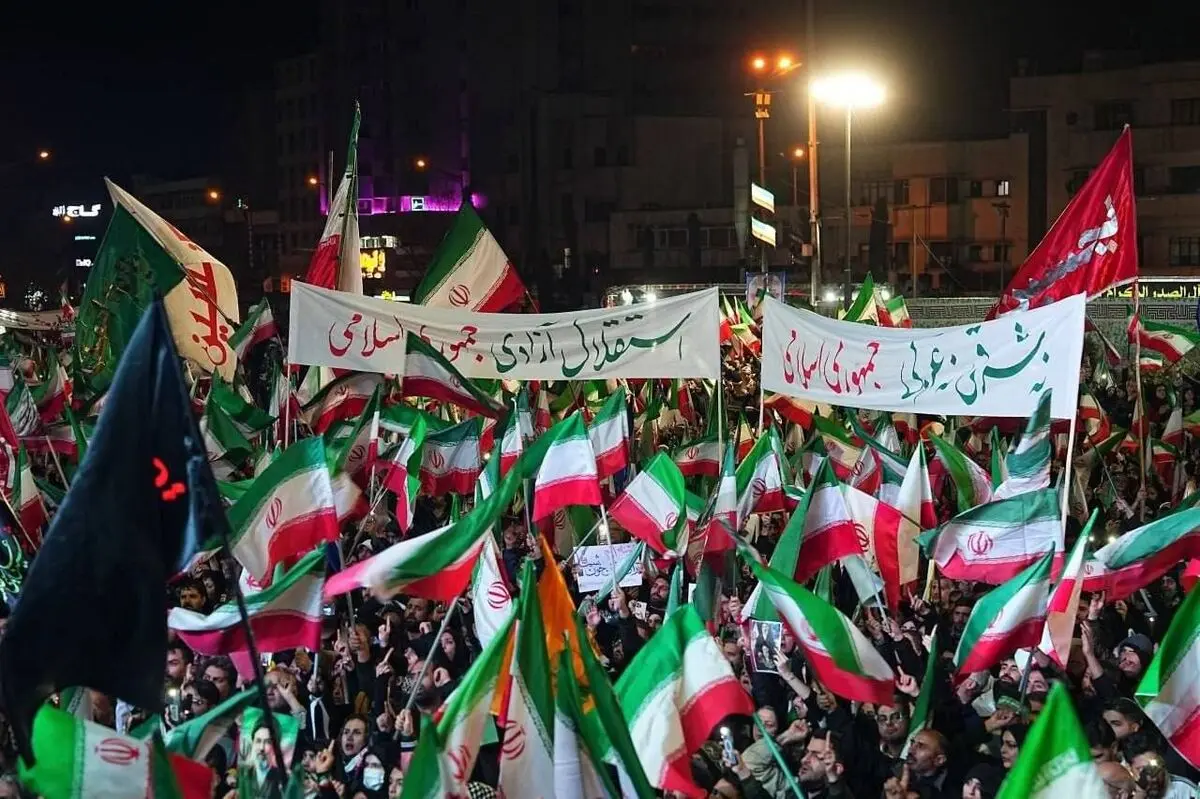 پیشنهاد روزنامه اصولگرا: برای مقابله با جنگ زمینی احتمالی با امریکا، آموزش نظامی را شروع کنید/ لشکر جانفدایان را سازماندهی کنید
