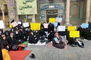 تحصن عده ای از بانوان در حرم عبدالعظیم در اعتراض به وضعیت حجاب