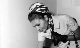 سفر در تاریخ؛ «فرح در حال بازی با فرزندان در کاخ سلطنتی»؛ دهه 40/ عکس

