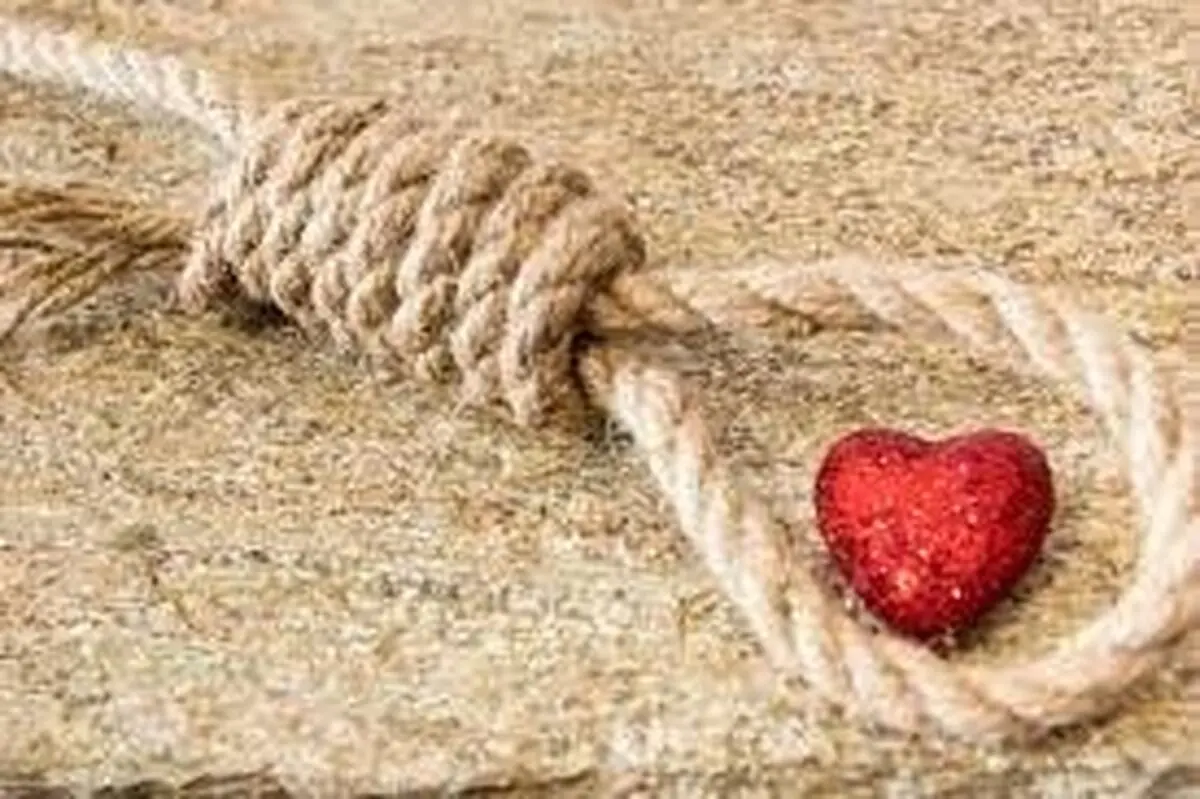 وقتی کسی دوستم ندارد، اما رهایم هم نمی کند چه کنم؟