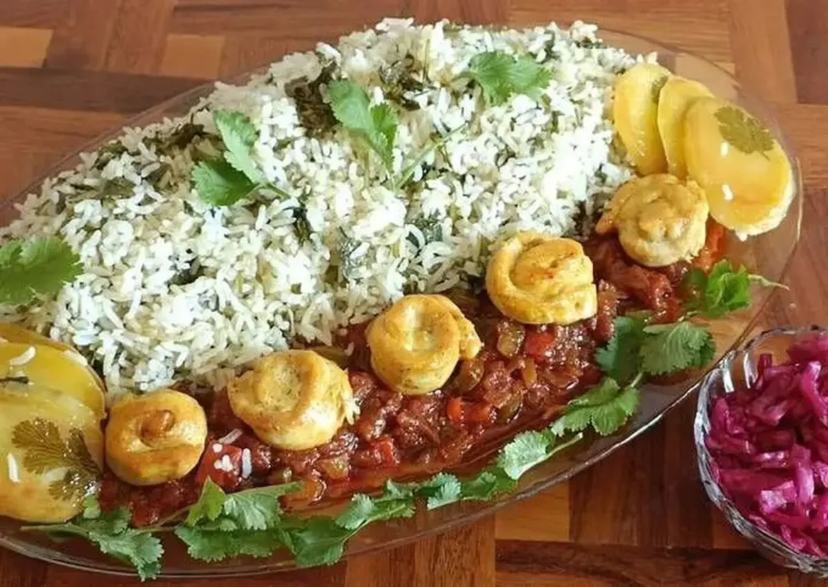 طرز تهیه گشنیز پلو با مرغ زعفرانی
