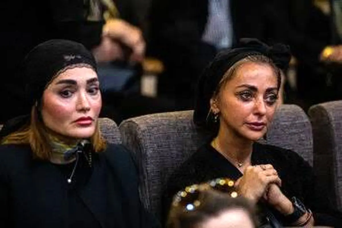 بی‌ قراری و اشک‌های نفیسه روشن در یادبود اکبر عبدی 