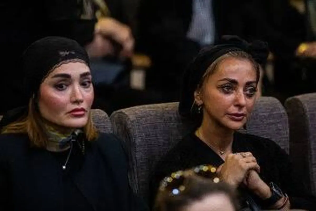 بی‌ قراری و اشک‌های نفیسه روشن در یادبود اکبر عبدی 