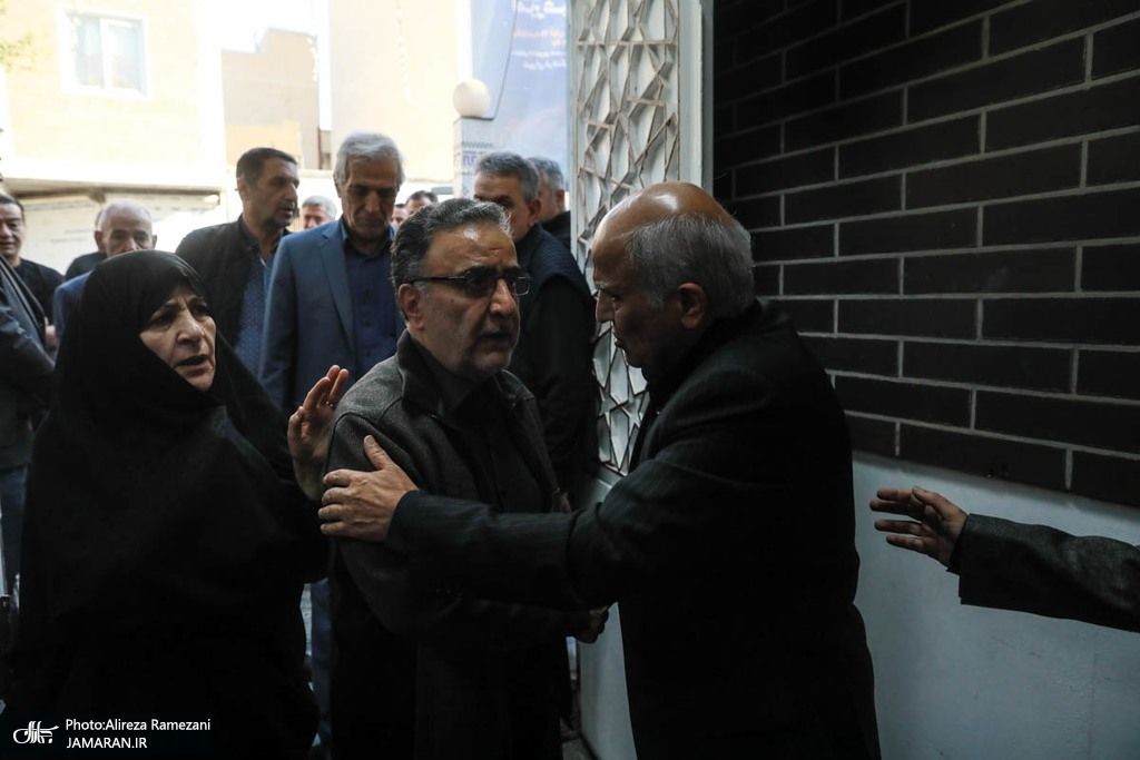 تصاویر: مراسم تشییع برادر سید مصطفی تاجزاده