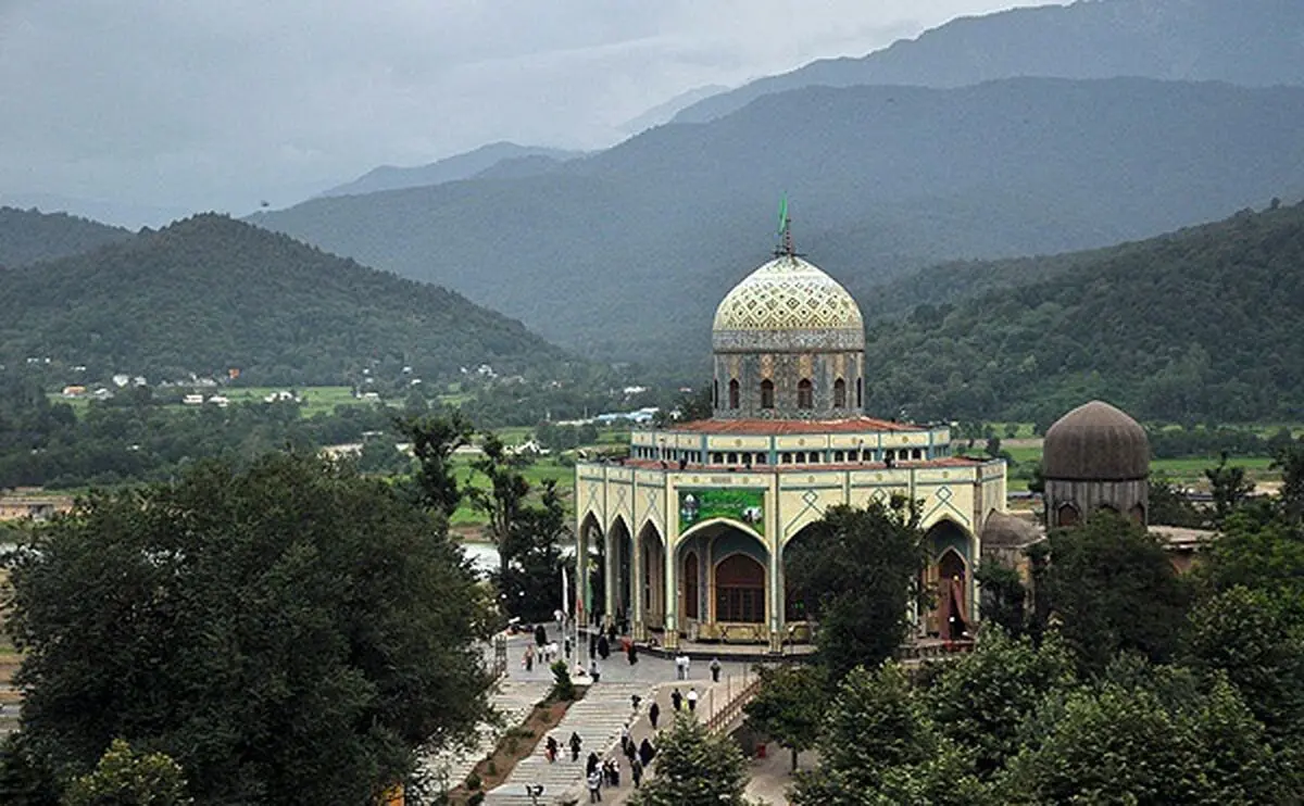 سفر ‌در زمان؛ بقعه امامزاده هاشم و یک کاروانسرا در کنار آن در جاده هراز
