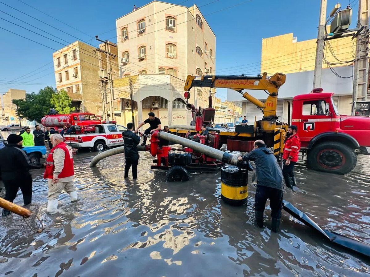 آخرین وضعیت خدمترسانی در مناطق آبگرفته اهواز از زبان شهردار/ سنگِ تمامِ خدمت گزاران شهرداری اهواز برای مردم