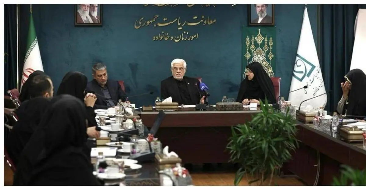 عارف: همه باید به نتیجه مذاکرات احترام بگذارند/ کسانی که قادر نیستند حتی دعوای 2 برادر را حل کنند، چگونه می‌توانند برای حل اختلافات تاریخی و راهبردی بین ایران و غرب راه‌حل بدهند؟/ اختلاف‌نظرها درباره مذاکرات نباید به دعوای داخلی و مخالفت تبدیل شود
