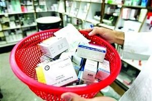 مقام وزارت بهداشت: ارز ترجیحی برای تامین دارو و تجهیزات پزشکی تاکنون حذف نشده است/ شروع اظهارات متناقض وزارت بهداشت در سال جدید

