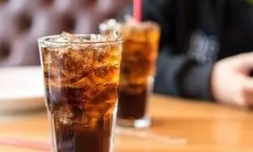 جایگزین کردن نوشابه به جای قهوه؛ کافئین کدام بیشتر است؟