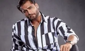 آقای امیر مقاره، ای کاش به همان خوانندگی اکتفا می‌کردی